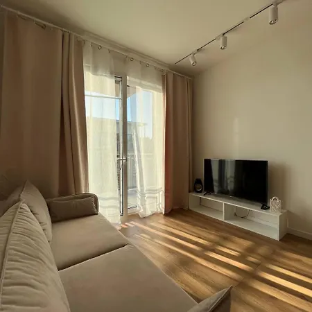 M1 Z Parkingiem Podziemnym * Varsó