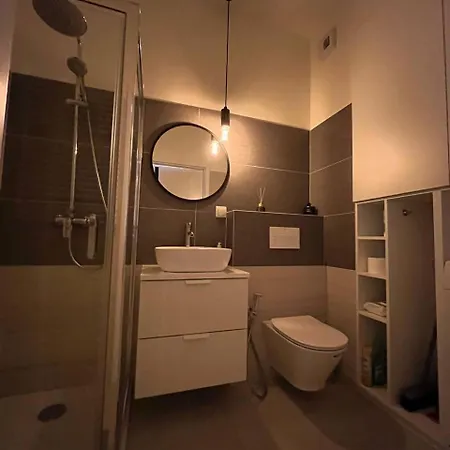 M1 Z Parkingiem Podziemnym Apartman Varsó